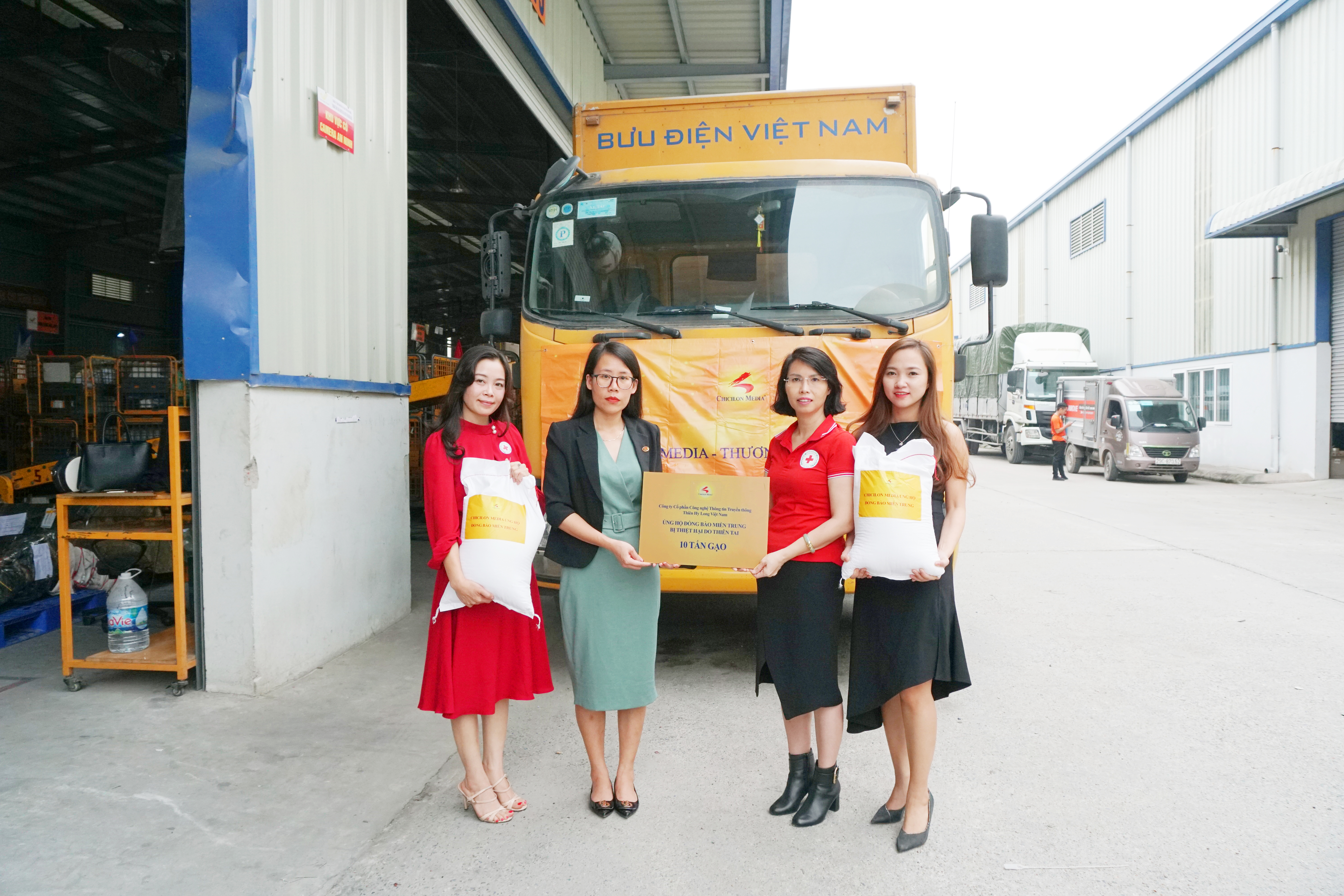 Chicilon-trao-10-tan-gao-cho-trung-uong-hoi-chu-thap-do