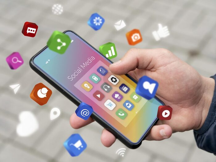 Cầu nối giữa thương hiệu và cộng đồng, đồng thời là nền tảng cập nhật thông tin nhanh chóng.