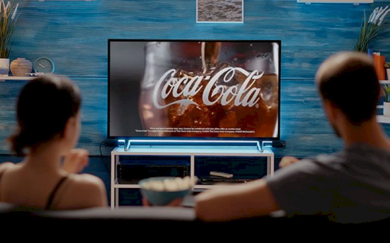 TV Ads giúp thương hiệu xuất hiện trên sóng truyền hình để tiếp cận khán giả đại chúng.