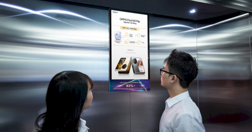 Frame tập trung vào hiển thị hình ảnh tĩnh trong cabin, còn Tivi chủ yếu phát video kèm âm thanh tại sảnh chờ.