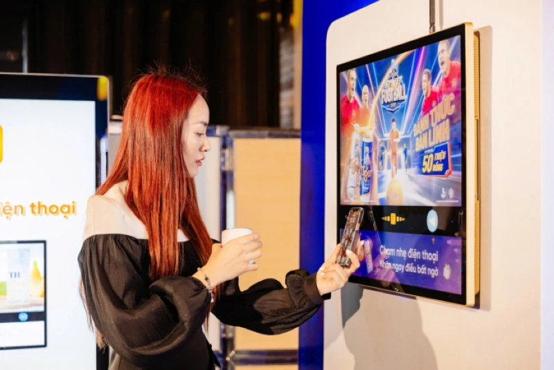 Màn hình quảng cáo LCD có khả năng tương tác giúp doanh nghiệp thu thập phản hồi trực tiếp từ khách hàng một cách tự nhiên