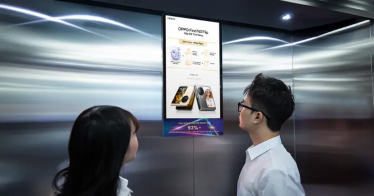 Màn hình quảng cáo trong nhà là thiết bị kỹ thuật số dùng để phát nội dung quảng cáo trong không gian kín.