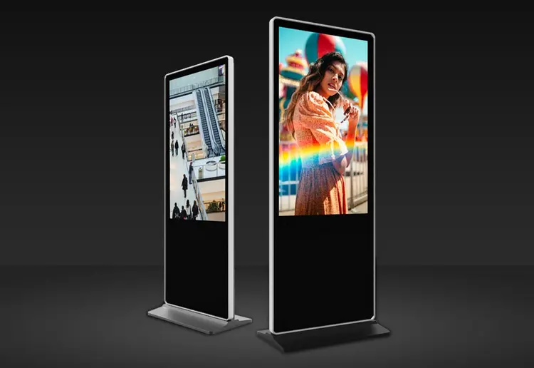 Màn hình có chân đỡ độc lập, dễ di chuyển, thường dùng ở các khu vực đông người như sảnh tòa nhà.