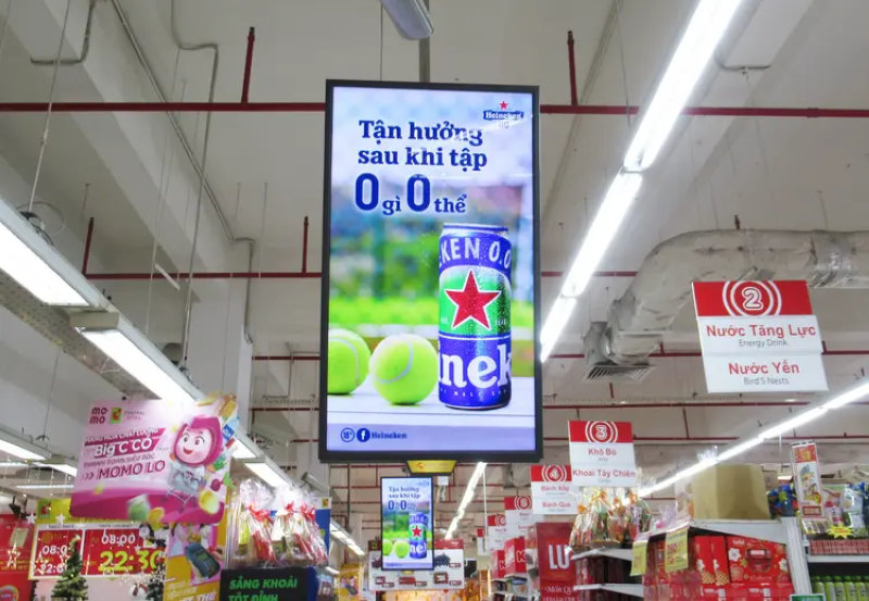 Quảng cáo màn hình LCD/LED trong thang máy và siêu thị, được coi là "điểm chạm vàng" để tiếp cận khách hàng và gia tăng doanh số