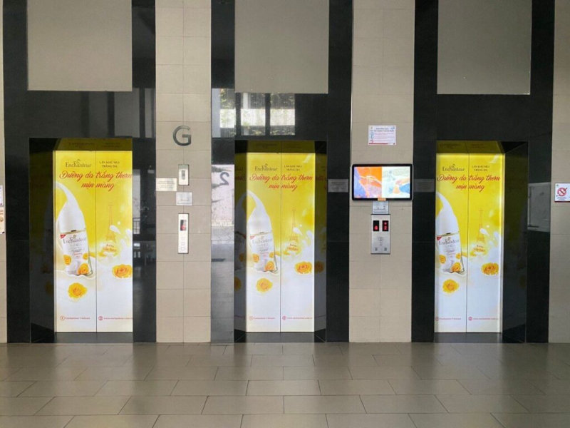 Decal dán tạo hiệu ứng thị giác mạnh, dễ gây tò mò và thu hút sự chú ý.