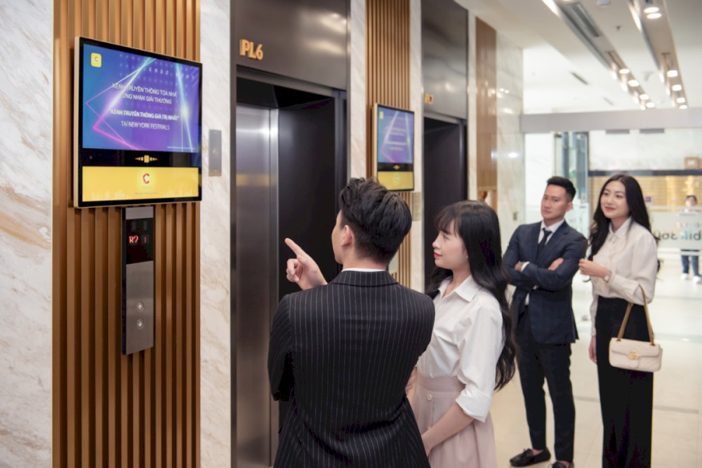 Quảng cáo LED thang máy đang trở thành một kênh marketing rất đáng quan tâm và được nhiều doanh nghiệp ưu tiên