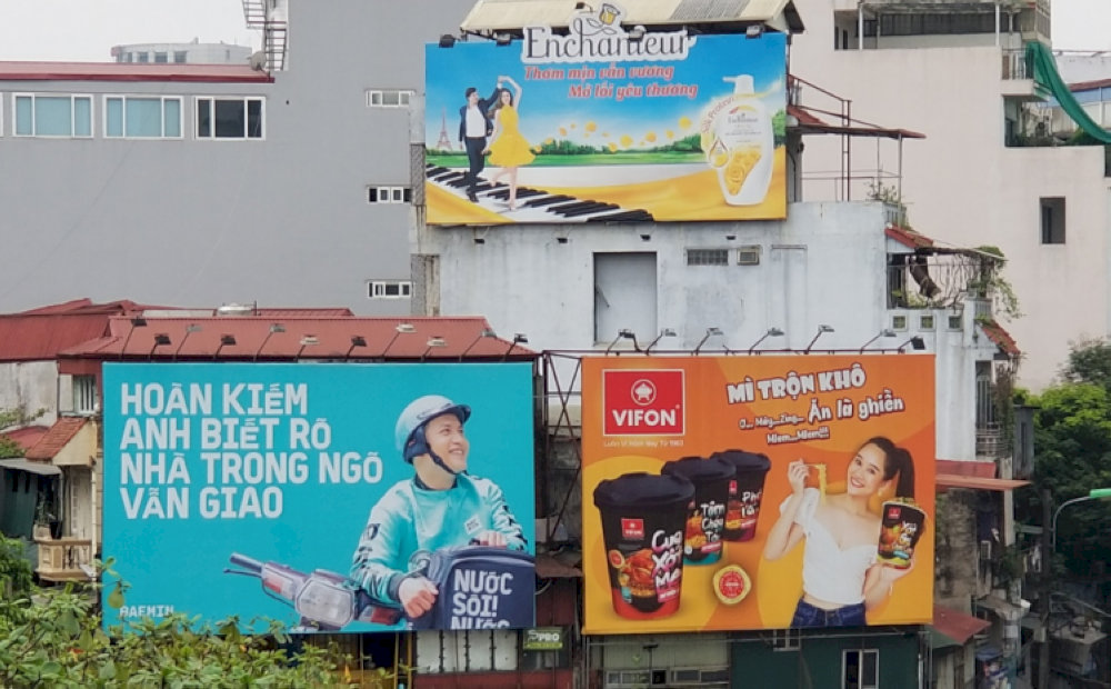 Quảng cáo sản phẩm ngoài trời, tạo được sự thu hút và giúp khách hàng dễ dàng ghi nhớ sản phẩm của thương hiệu