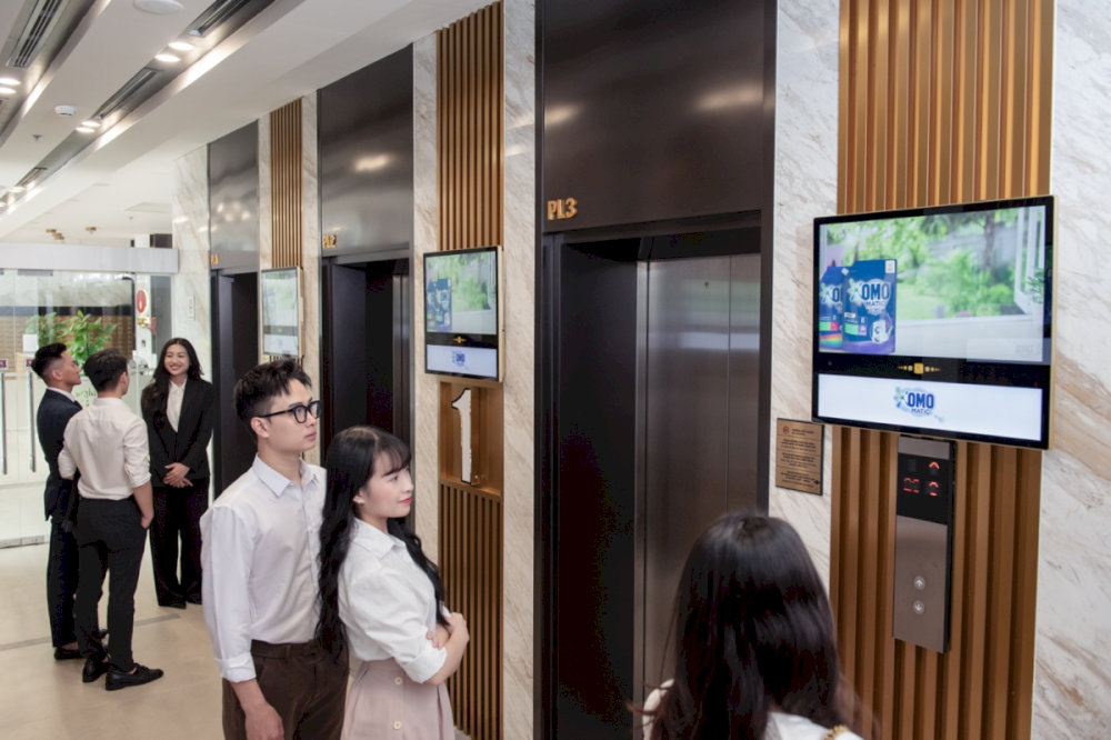 Quảng cáo thang máy tại chung cư giúp doanh nghiệp tiếp cận đúng đối tượng, tăng tần suất tiếp xúc và tối ưu chi phí truyền thông.