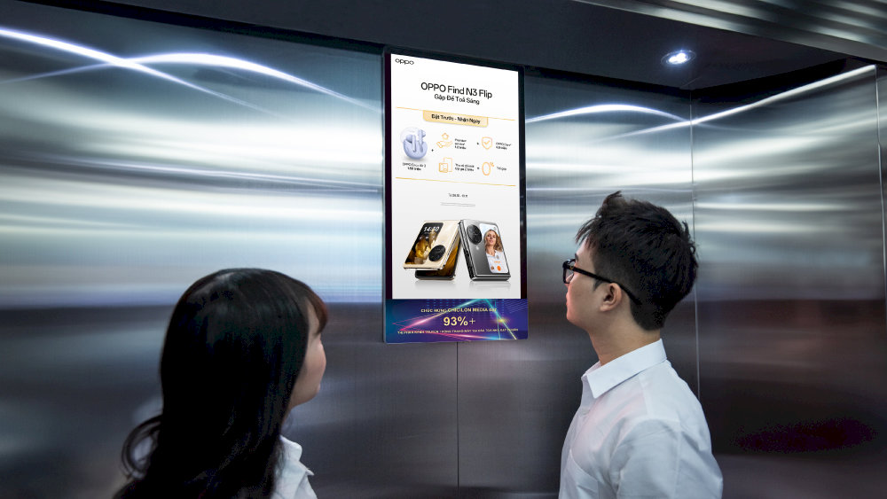 Màn hình poster truyền tải thông điệp tĩnh, rõ ràng và liên tục, phù hợp quảng cáo cần sự ổn định.