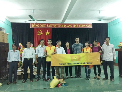 千禧龙传媒代表与广平省领导合影留念