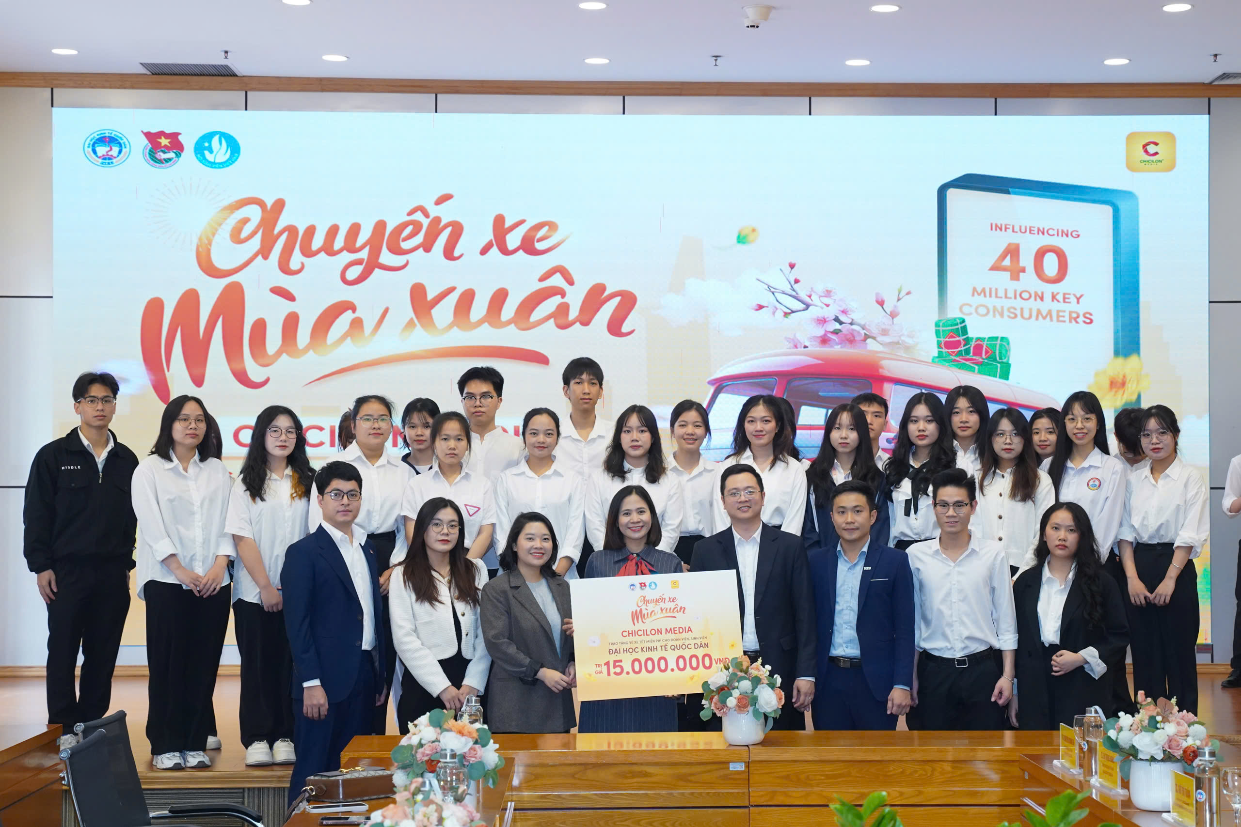 A representative of Chicilon Media presents the support fund to students of the National Economics University