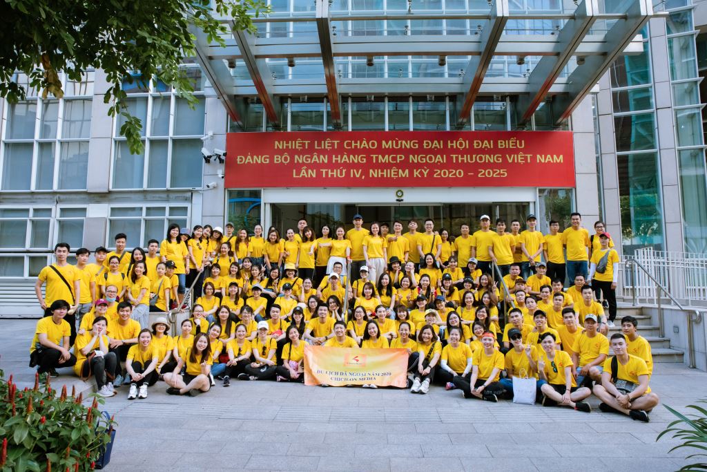 Mountain climbing activity for all CHICILON MEDIA staff