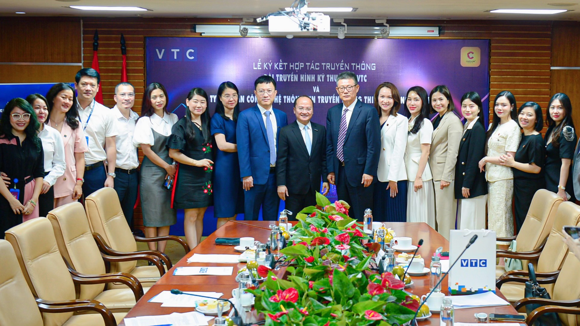 The signing ceremony between two companies