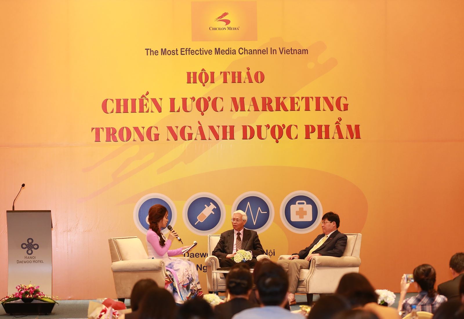 “SỰ PHÁT TRIỂN THỊ TRƯỜNG DƯỢC PHẨM VIỆT NAM TRONG TƯƠNG LAI” và “CHIẾN LƯỢC TRUYỀN THÔNG - MARKETING HIỆU QUẢ CHO NGÀNH DƯỢC PHẨM”