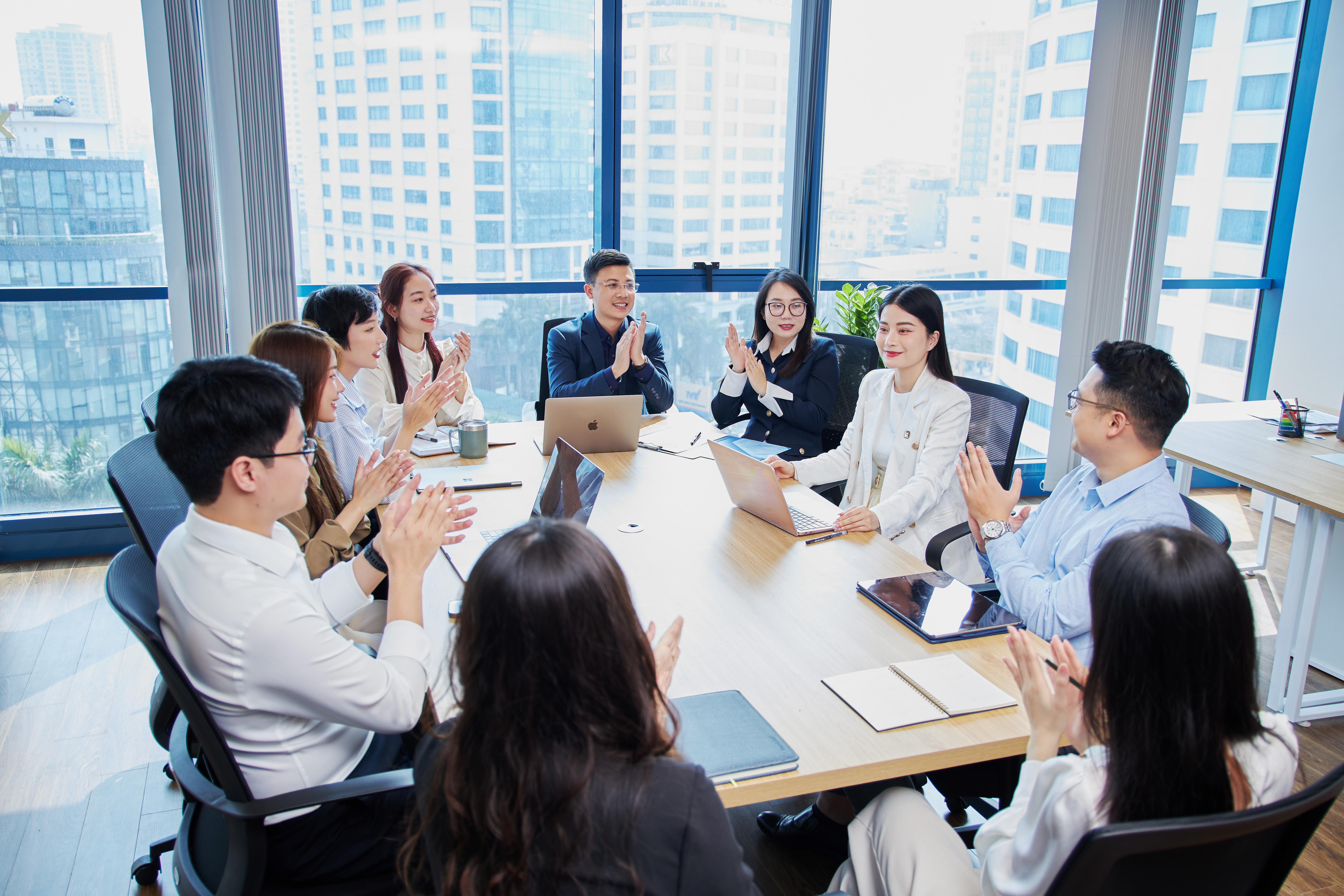 Lộ trình thăng tiến rõ ràng giúp nhân viên nhanh chóng đạt được mục tiêu nghề nghiệp