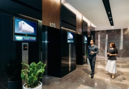 Hệ thống màn hình hiện đại được lắp tại sảnh tại các toà nhà hạng A,B các thành phố lớn.